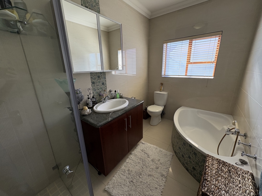 4 Bedroom Property for Sale in Yzerfontein Western Cape